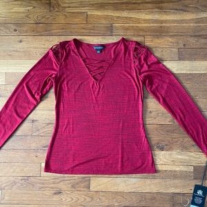 Long sleeve red shirt with cross cross pattern